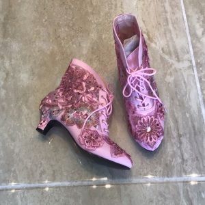 Fan Tasma  Boots Covered With Lace Boots